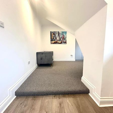 Stylish Modern, Private Apartment,15 Mins To Central London Хендън Екстериор снимка