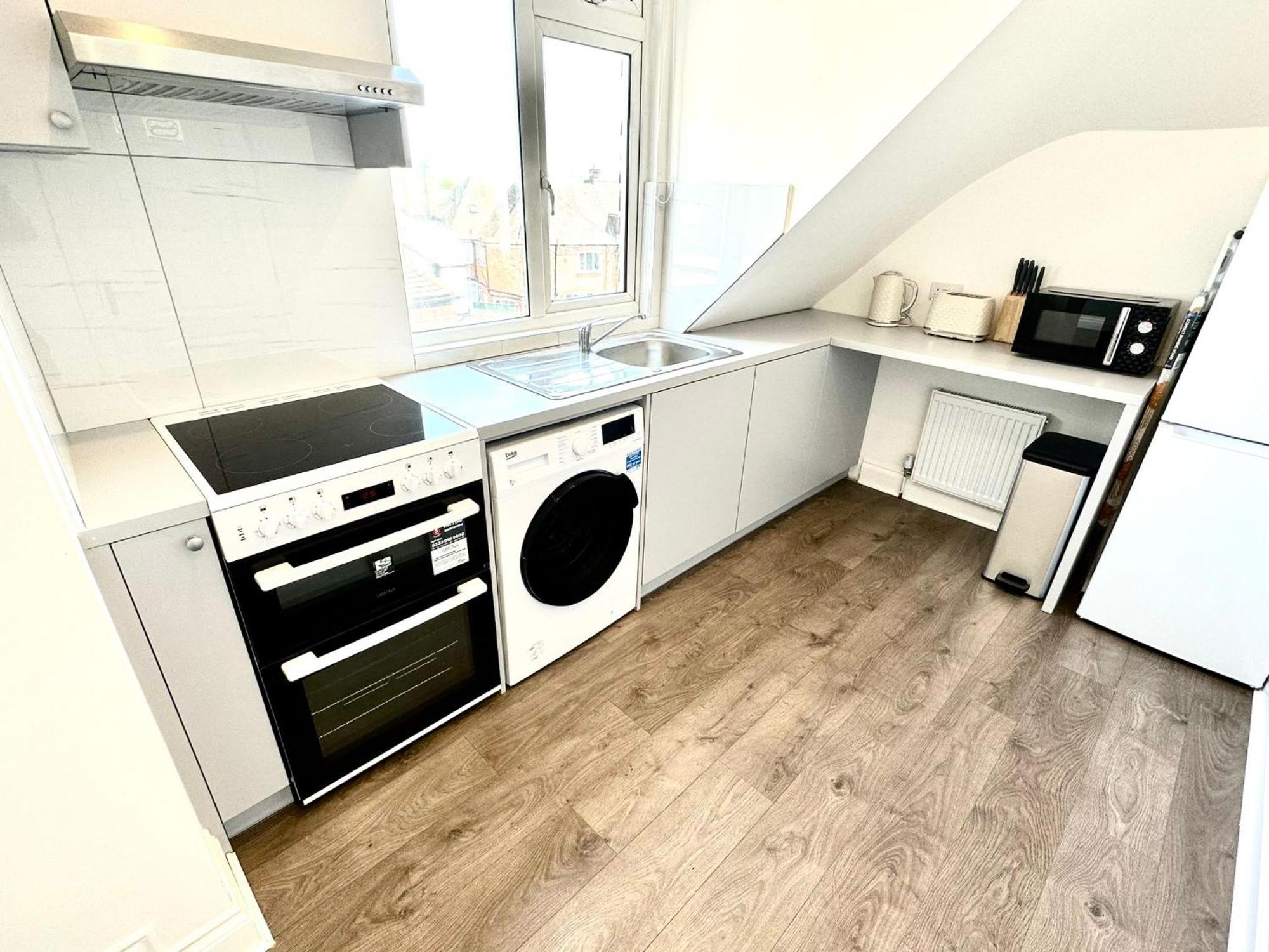 Stylish Modern, Private Apartment,15 Mins To Central London Хендън Екстериор снимка