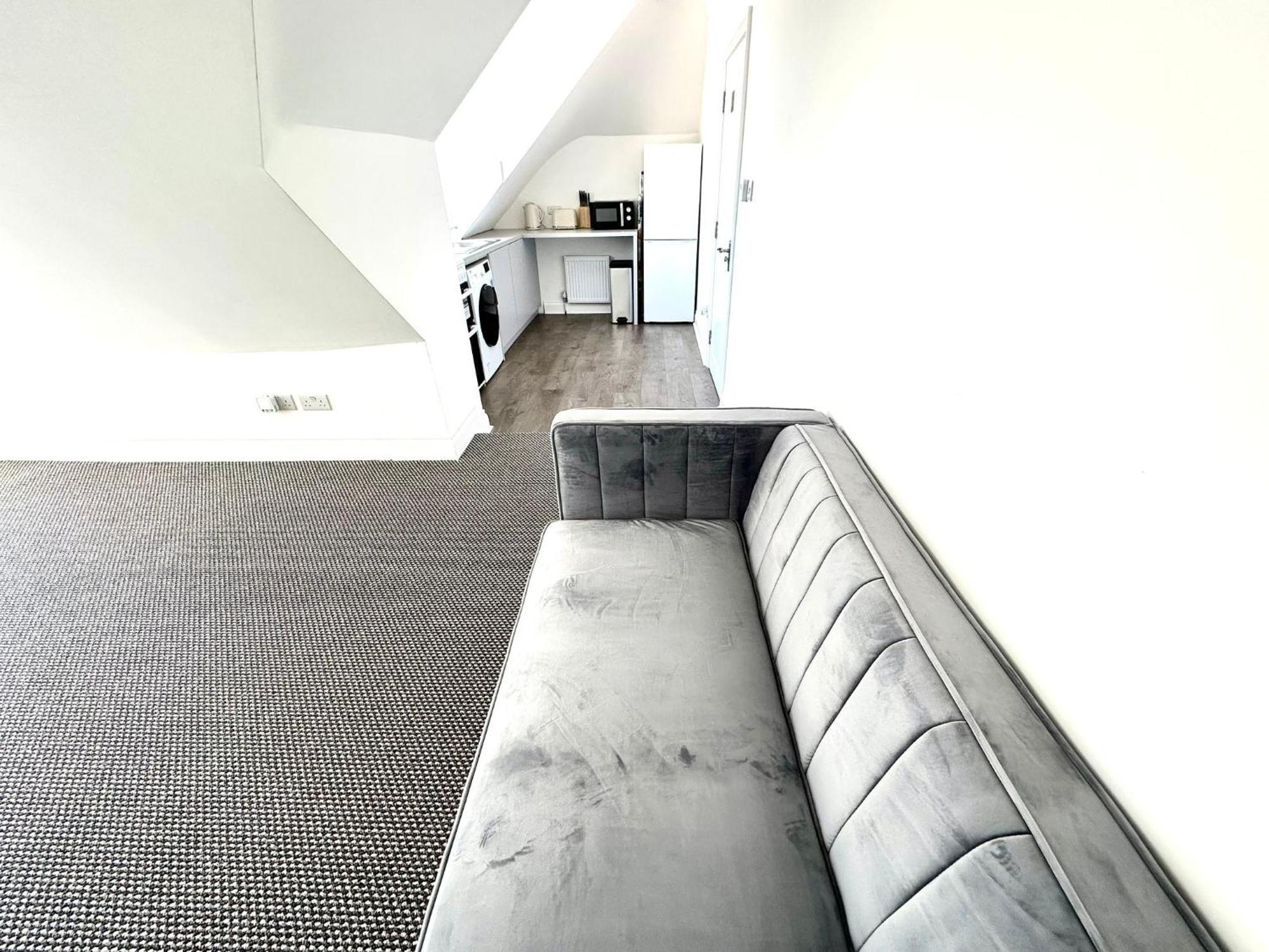 Stylish Modern, Private Apartment,15 Mins To Central London Хендън Екстериор снимка