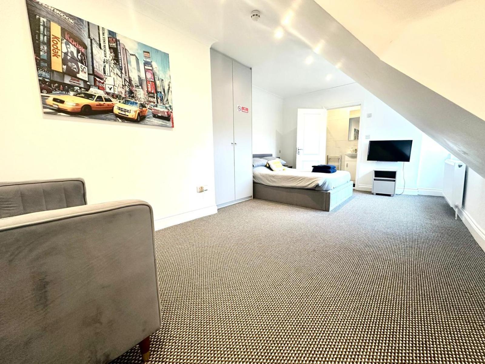 Stylish Modern, Private Apartment,15 Mins To Central London Хендън Екстериор снимка