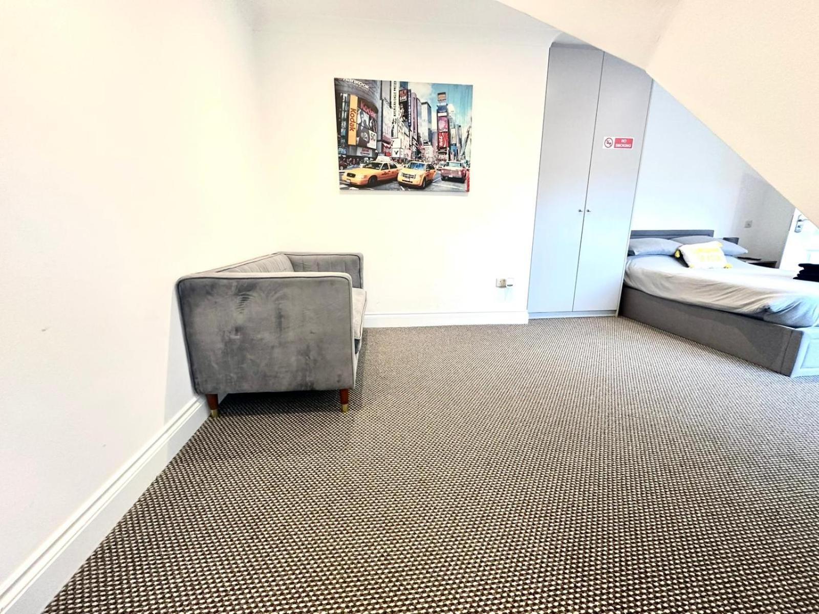 Stylish Modern, Private Apartment,15 Mins To Central London Хендън Екстериор снимка