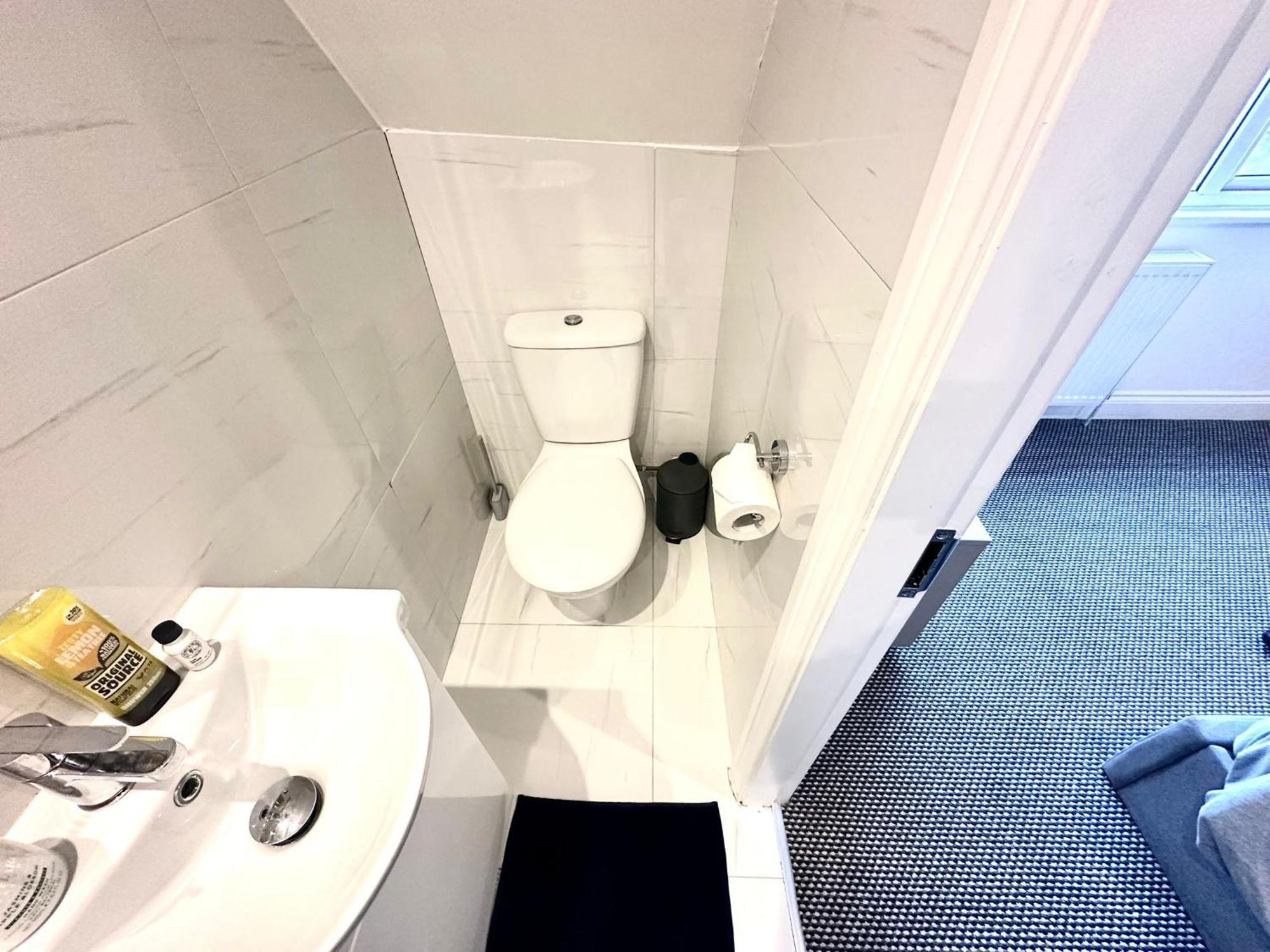 Stylish Modern, Private Apartment,15 Mins To Central London Хендън Екстериор снимка